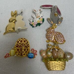 6 VTG Easter pin lot rhinestones metal gold tone rabbit, eggs, basket. AJMC etc